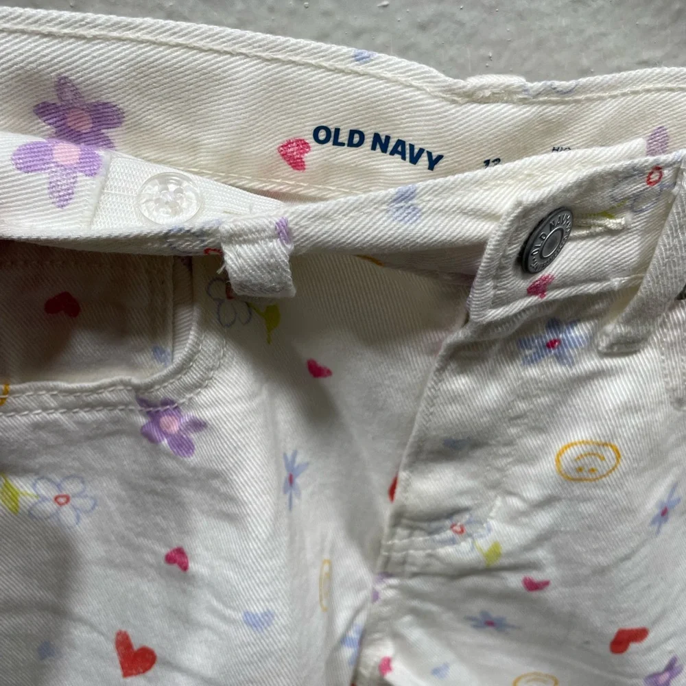 Old Navy White Shorts Flower-Smile Face Print High Rise Adjustable Waist Size 12 - Picture 6 of 16
